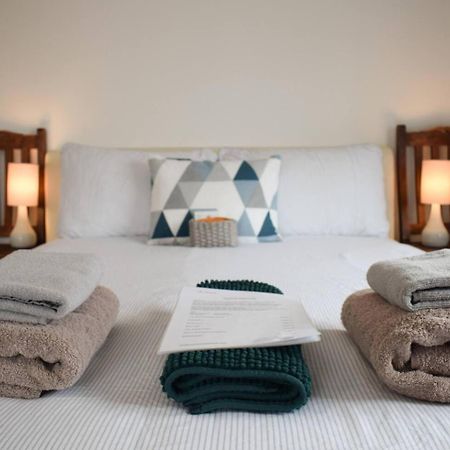 The Twickenham Apartment Near Strawberry Hill ภายนอก รูปภาพ