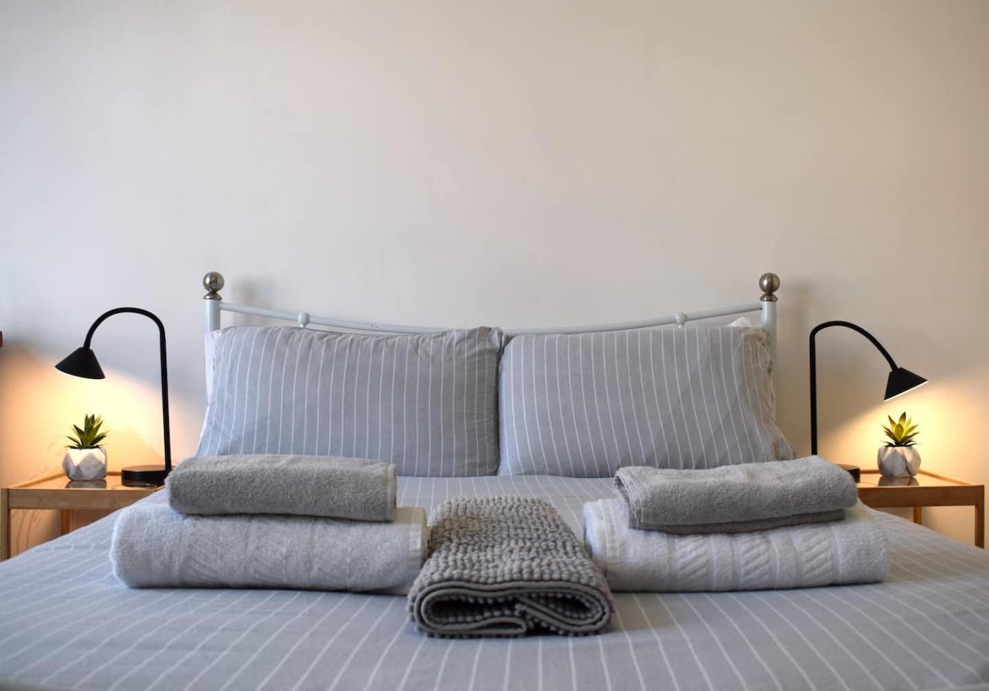 The Twickenham Apartment Near Strawberry Hill ภายนอก รูปภาพ