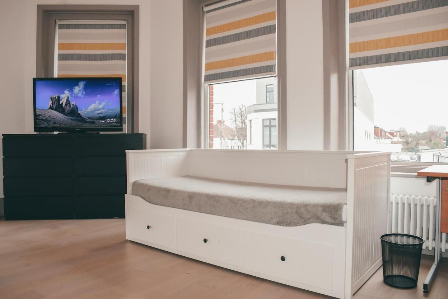 The Twickenham Apartment Near Strawberry Hill ภายนอก รูปภาพ