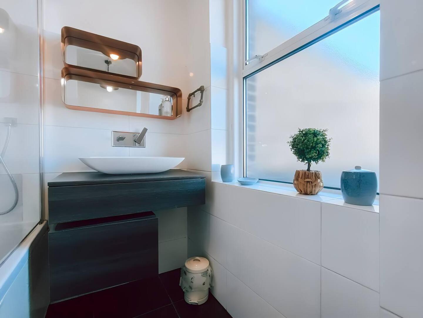 The Twickenham Apartment Near Strawberry Hill ภายนอก รูปภาพ