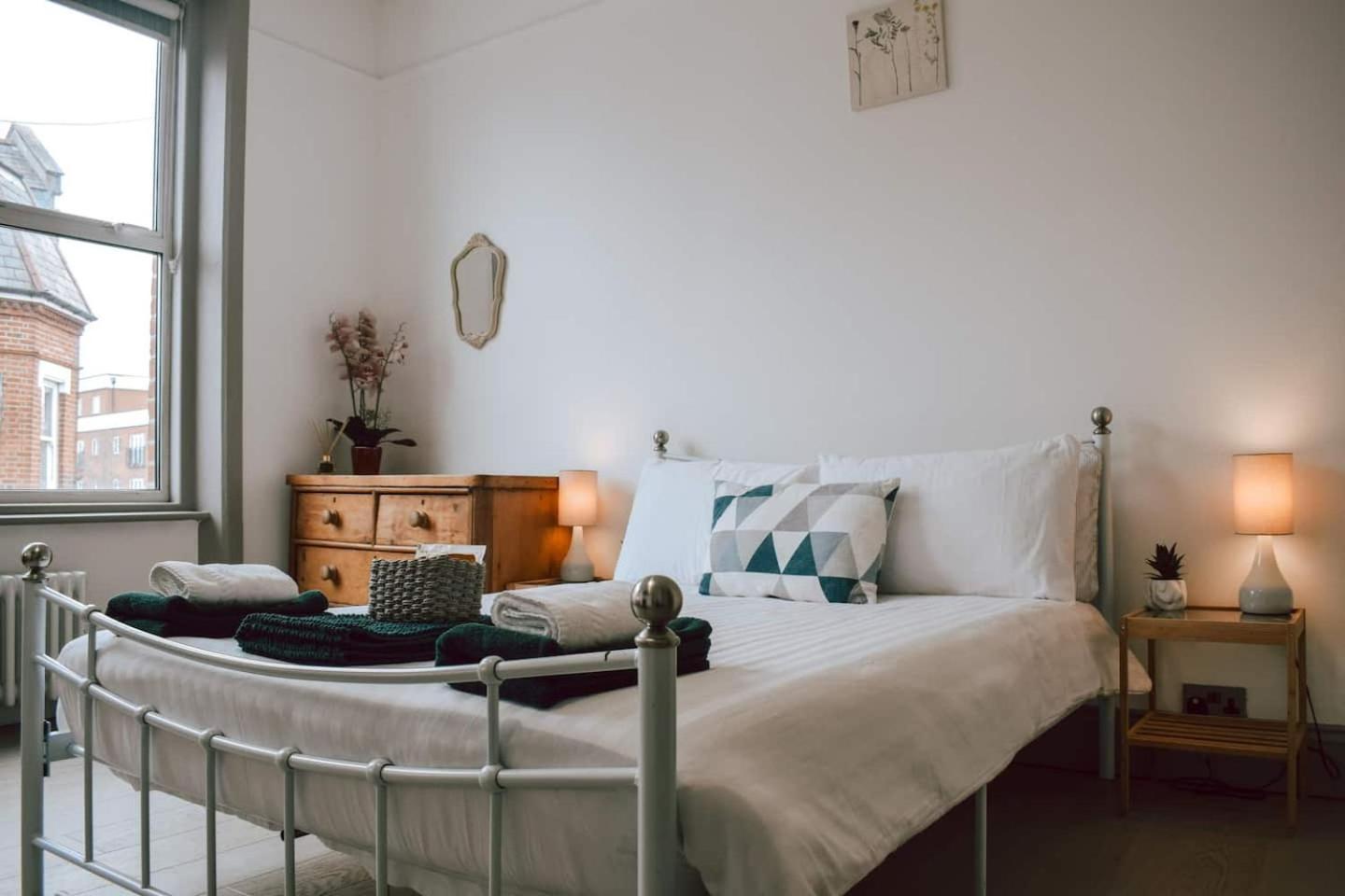 The Twickenham Apartment Near Strawberry Hill ภายนอก รูปภาพ