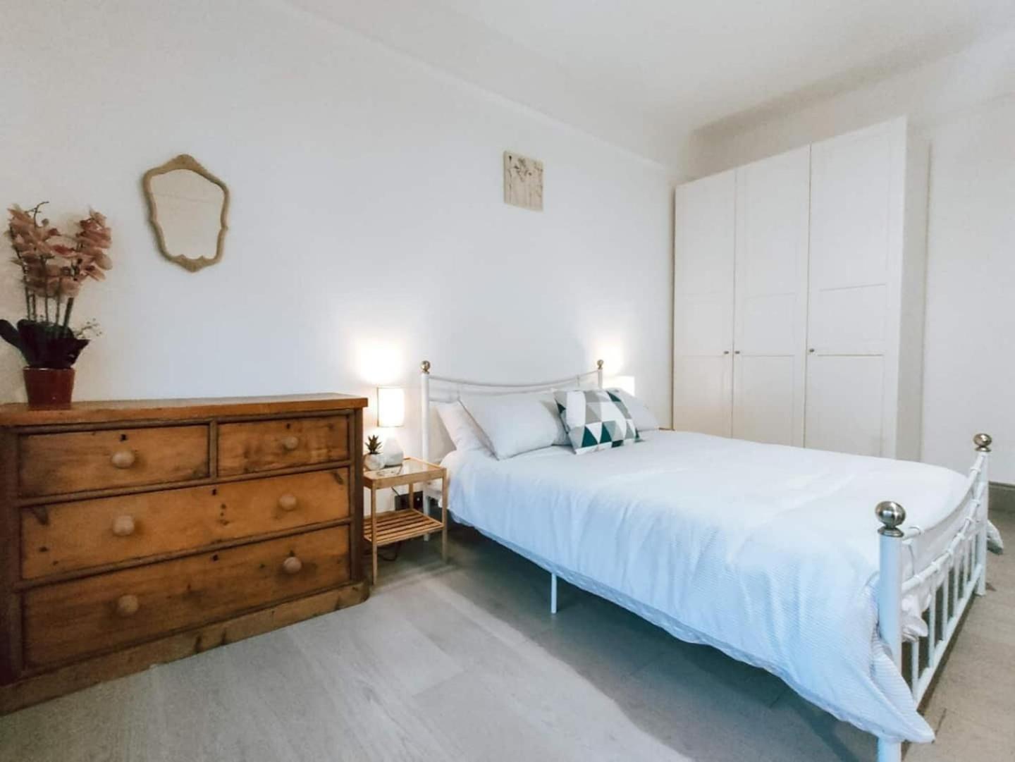 The Twickenham Apartment Near Strawberry Hill ภายนอก รูปภาพ
