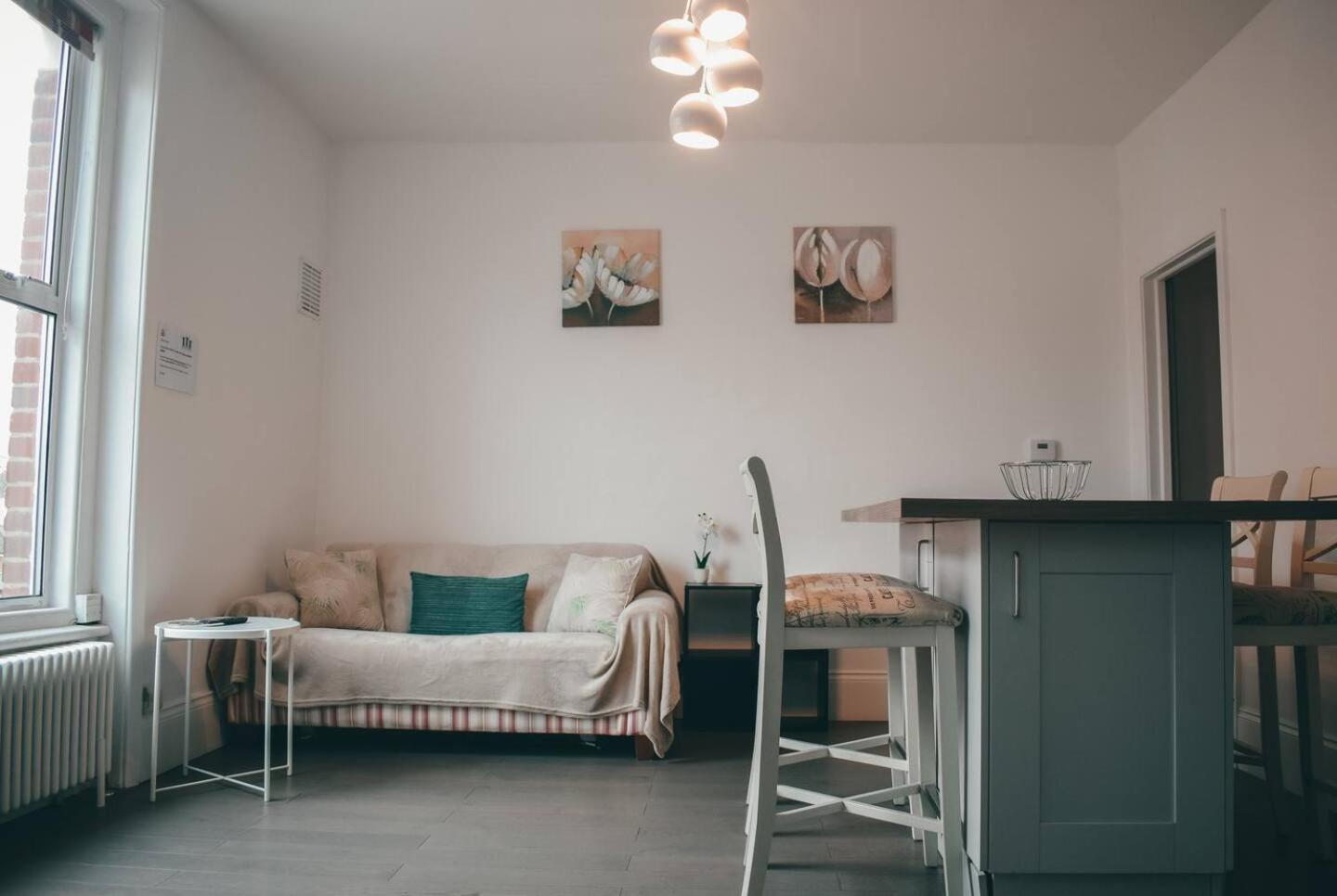 The Twickenham Apartment Near Strawberry Hill ภายนอก รูปภาพ
