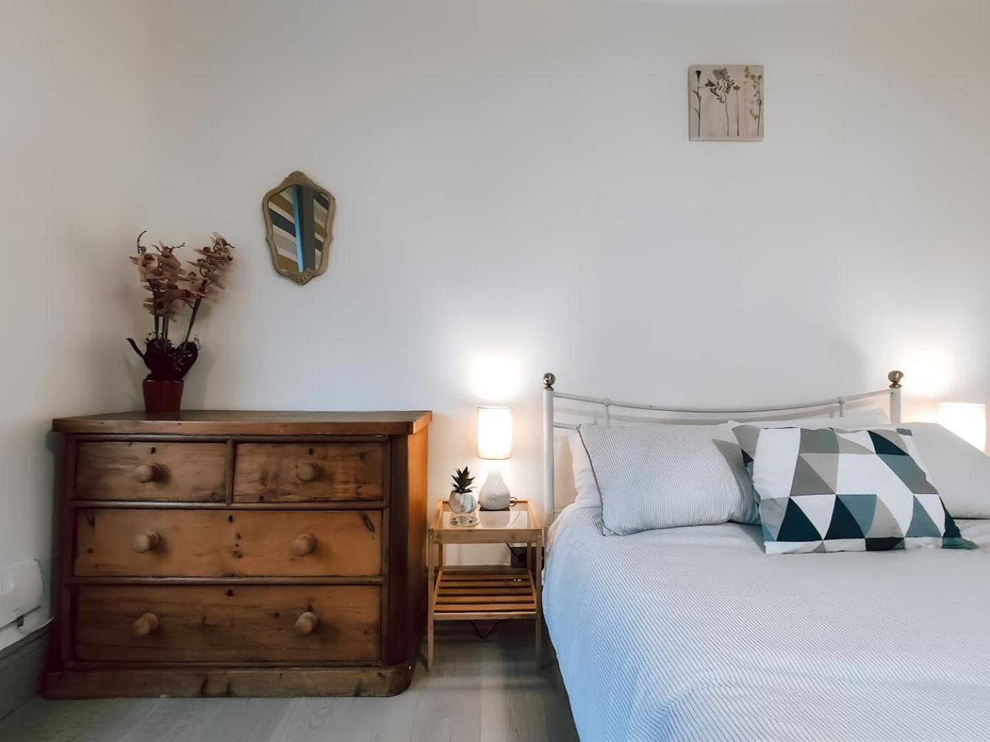 The Twickenham Apartment Near Strawberry Hill ภายนอก รูปภาพ