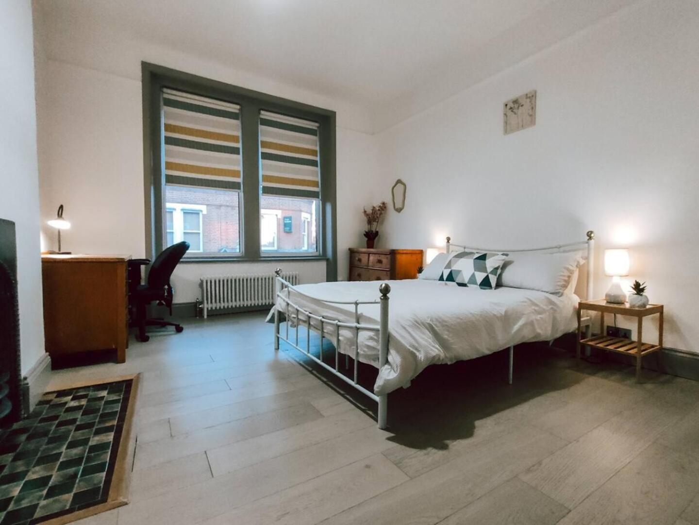 The Twickenham Apartment Near Strawberry Hill ภายนอก รูปภาพ